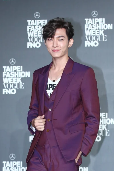 Taiwan Out Actor Cantante Taiwanés Aaron Yan Asiste Vogue Fashion — Foto de Stock