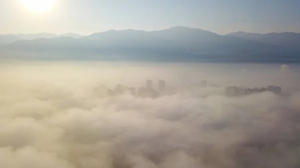 Stadsgezicht Van Hoogbouw Wolkenkrabbers Gehuld Zee Van Wolken Huaying Stad — Stockfoto