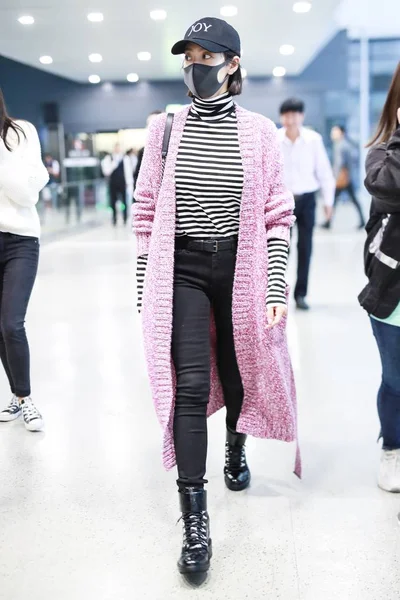 Atriz Chinesa Victoria Song Song Qian Chega Aeroporto Internacional Hongqiao — Fotografia de Stock