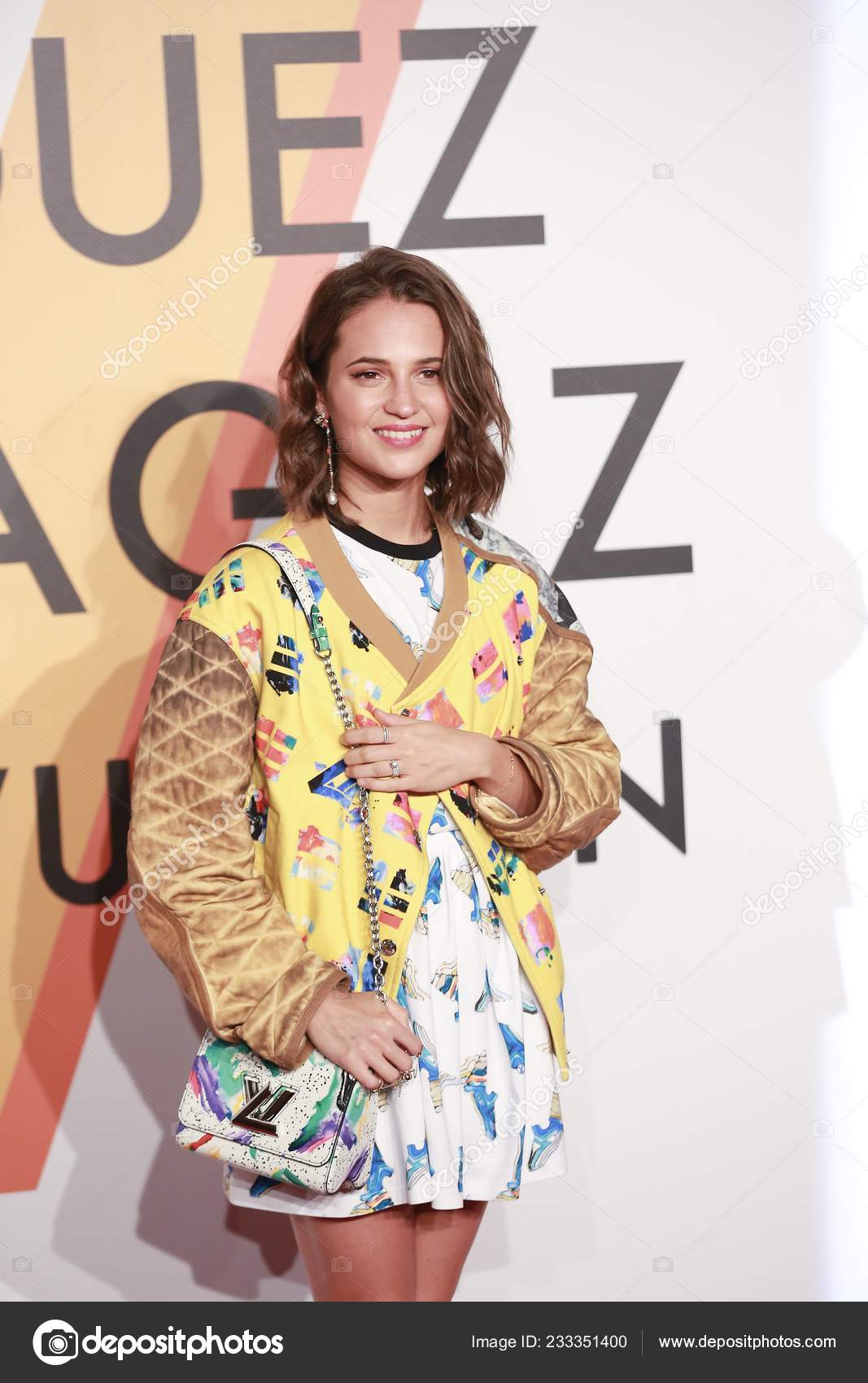 alicia-vikander-in-louis-vuitton-volez-voguez-voyagez-shanghai