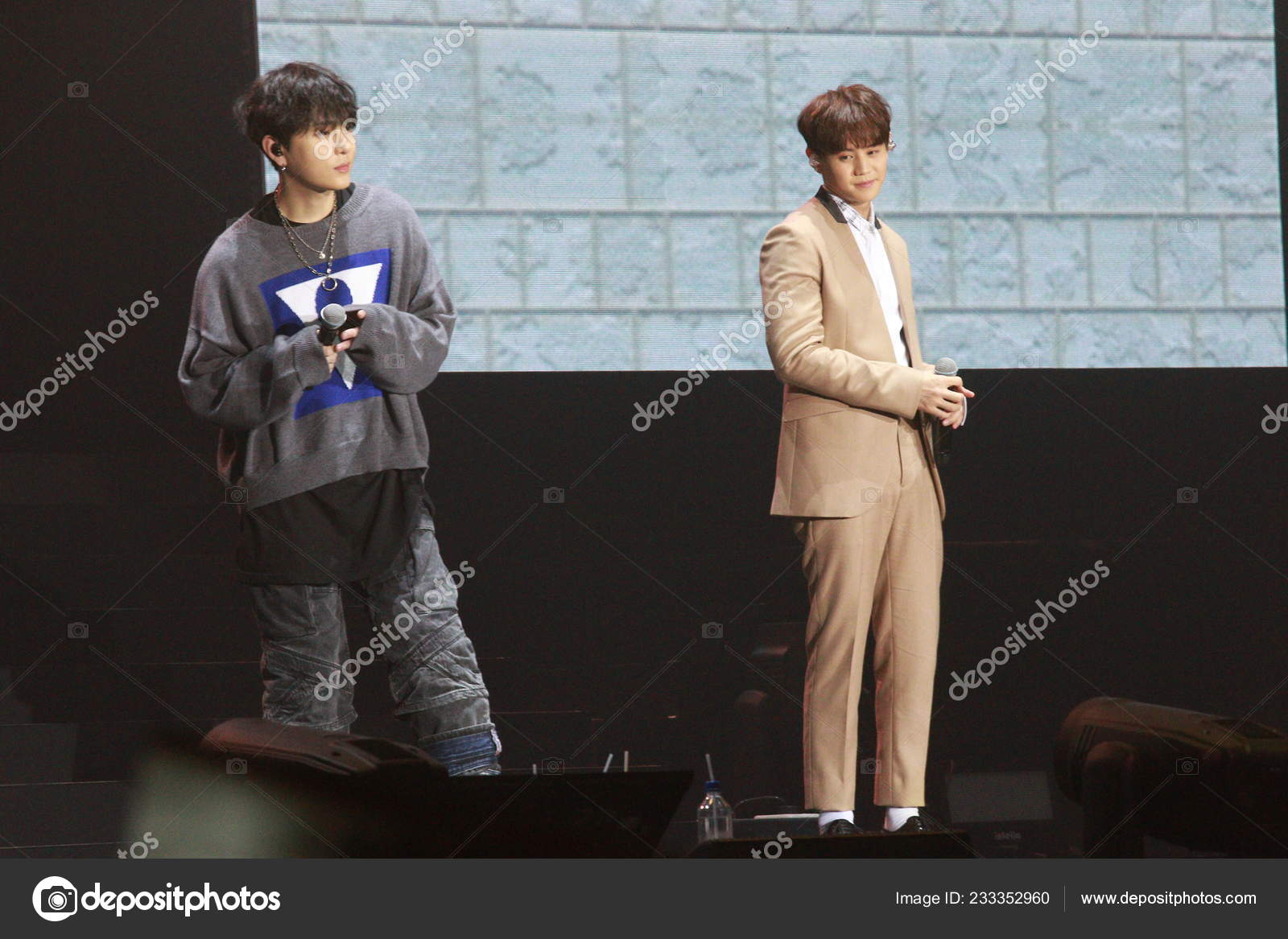 Yang Seob Yoseob Right Yong Jun Hyung Junhyung South Korean — Stock  Editorial Photo © IC Photo #233352960, image size:1600x1167