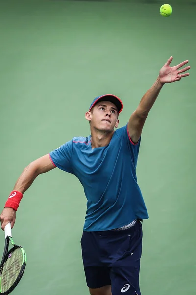 Alex Minaur Dell Australia Serve Contro Vasek Pospisil Del Canada — Foto Stock