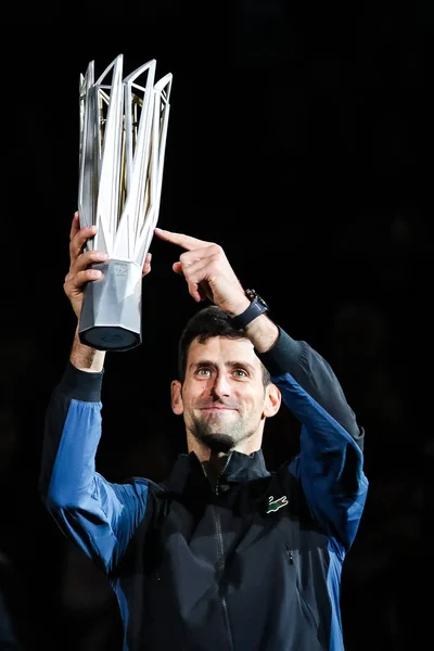 Novak Djokovic Serbii Trzyma Jego Mistrz Trofeum Pokonaniu Borna Coric — Zdjęcie stockowe