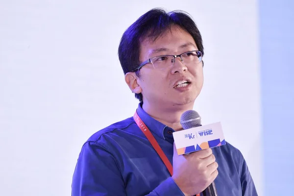 Bao Chunjian Gründer Und Ceo Von Xiaoe Tech Hält Eine — Stockfoto