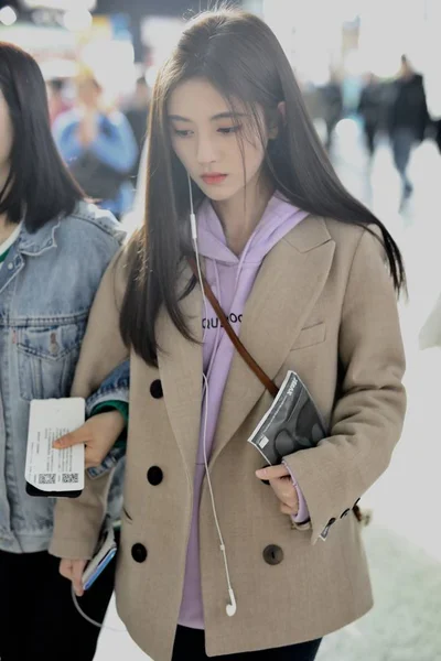 Chanteuse Actrice Chinoise Jingyi Arrive Aéroport International Shanghai Hongqiao Avant — Photo