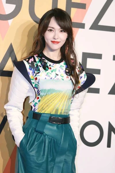 Chinese Actress Tiffany Tang Tang Yan Arrives Louis Vuitton Volez — ストック写真