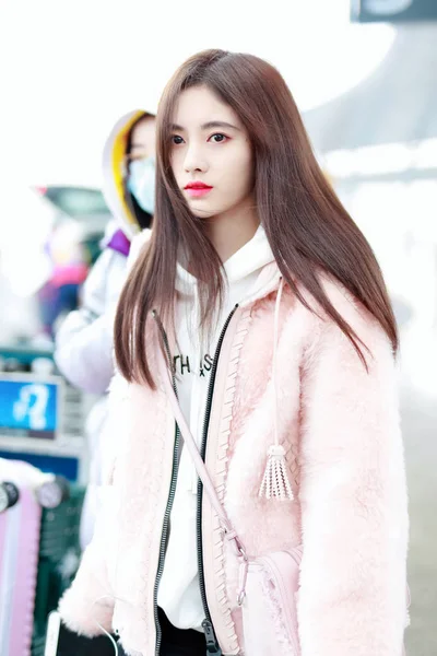 Chinese Zangeres Actrice Jingyi Arriveert Bij Shanghai Hongqiao International Airport — Stockfoto