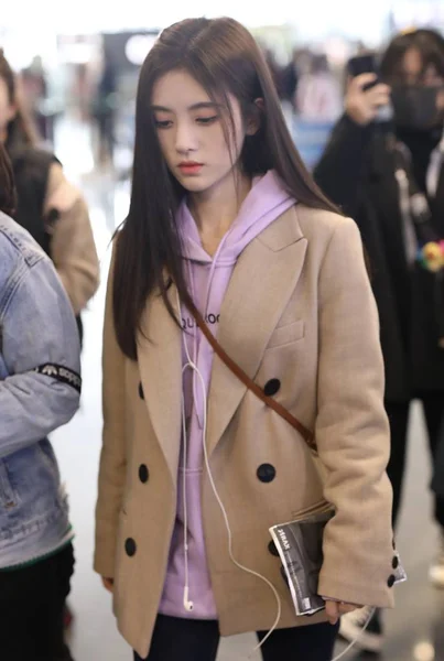 Cantora Atriz Chinesa Jingyi Chega Aeroporto Internacional Hongqiao Xangai Antes — Fotografia de Stock