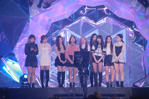 Участники Южнокорейской Женской Группы Twice Выступают Церемонии Mbc Genie Music — стоковое фото
