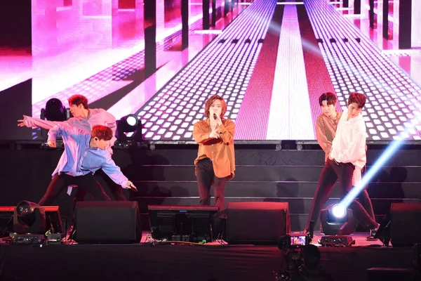 Les Membres Groupe Garçons Sud Coréen Infinite Produisent Lors Leur — Photo