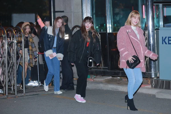 Membros Girl Group Sul Coreano Fromis Participam Sessão Filmagem Episódio — Fotografia de Stock