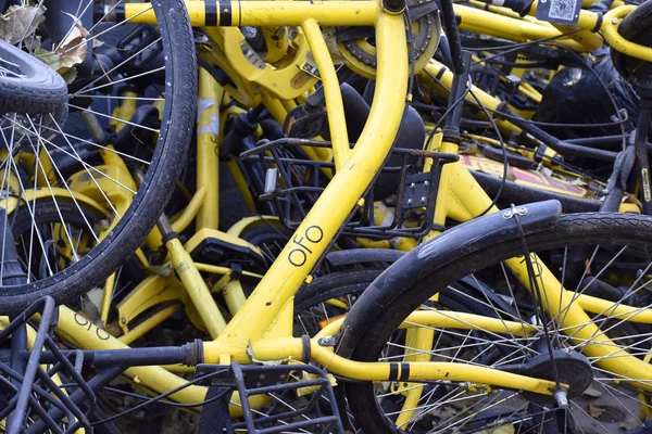 Bicicletas Del Servicio Chino Bicicletas Compartidas Ofo Amontonan Una Calle —  Fotos de Stock