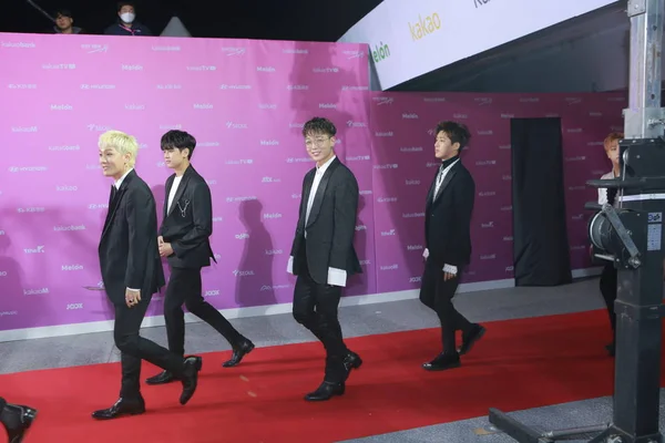 Membros Boy Band Sul Coreana Ikon Posam Quando Chegam Tapete — Fotografia de Stock