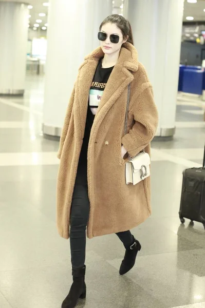 Chinese Supermodel Sui Wearing Max Mara Teddy Bear Icon Coat — Stock Photo, Image