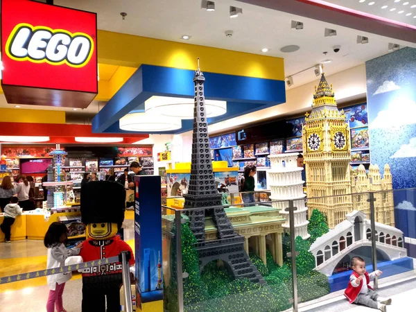 Emberek Látogasson Lego Zászlóshajója Tárolja Shanghai Shimao Festival City Népi — Stock Fotó