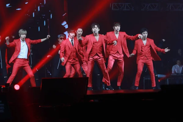 Les Membres Boys Band Sud Coréen Shinhwa Produisent Lors Concert — Photo