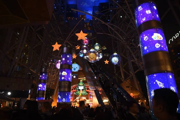 Pessoas Visitam Mercado Natal Disney Tsum Tsum Langham Place Hong — Fotografia de Stock