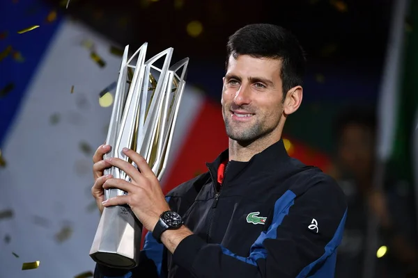 Novak Djokovic Serbia Posa Con Trofeo Campeón Después Derrotar Borna — Foto de Stock
