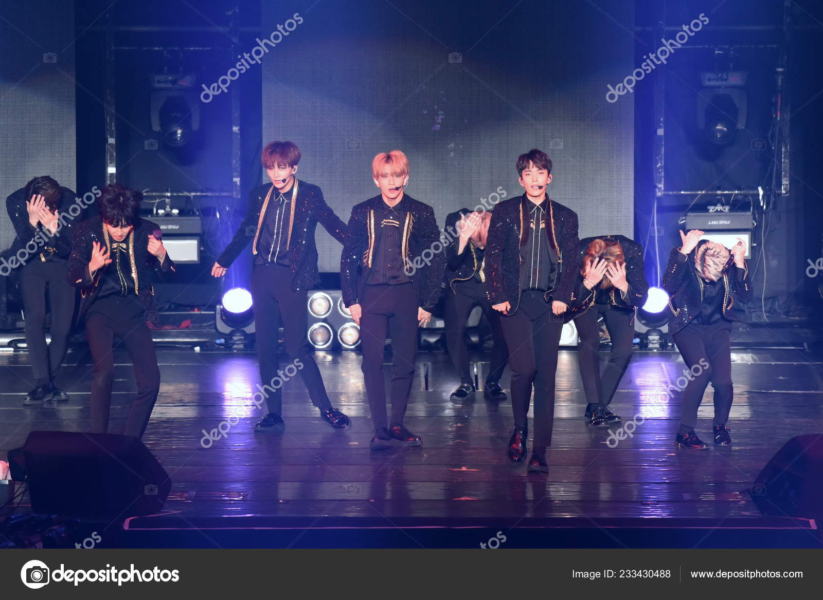 Участники Южнокорейской Мальчиковой Группы Seventeen Стилизованной.