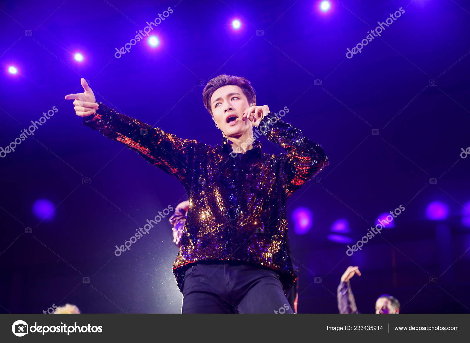 Китайский Певец Актер Чжан Исин Известный Lay Южнокорейско.