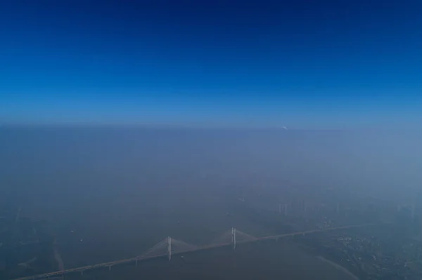 Вид Хмарочосів Овіяні Густий Туман Місті Ухань Провінції Хубей Центрального — стокове фото