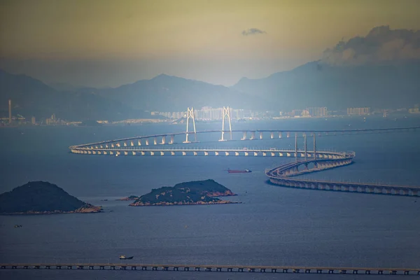 2017年8月25日に中国南部の広東省珠海市で撮影されたこの写真は 香港のランタオ島に対して建設中の世界最長のクロスシーブリッジ 香港珠海 マカオ橋の眺めを示しています — ストック写真