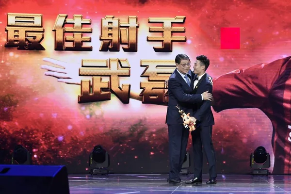 Futbolista Chino Lei Shanghai Sipg Recibe Trofeo Top Scorer Award —  Fotos de Stock