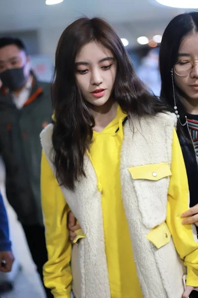 Chinese Actress Jingyi Leaves Terminal Landing Shanghai Hongqiao International Airport — Stock Photo, Image