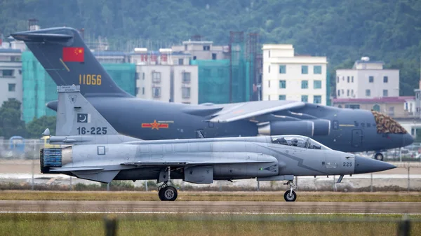 Pakistani Air Force Thunder Xiaolong Fierce Dragon Fighter Jet Takes — 图库照片