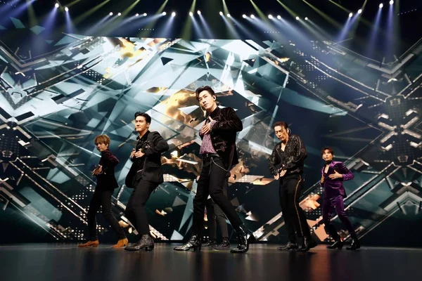 Handout Picture Members South Korean Boy Group Super Junior Perform — Stock Photo, Image