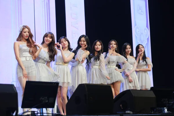 Участники Южнокорейской Женской Группы Lovelyz Представили Свой Пятый Мини Альбом — стоковое фото