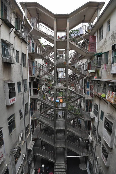 Vista Uma Escadaria Compartilhada Por Dois Edifícios Residenciais Uma Área — Fotografia de Stock