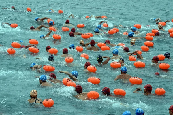 Migliaia Nuotatori Partecipano Alla Nuotata Annuale Cross Harbour Hong Kong — Foto Stock