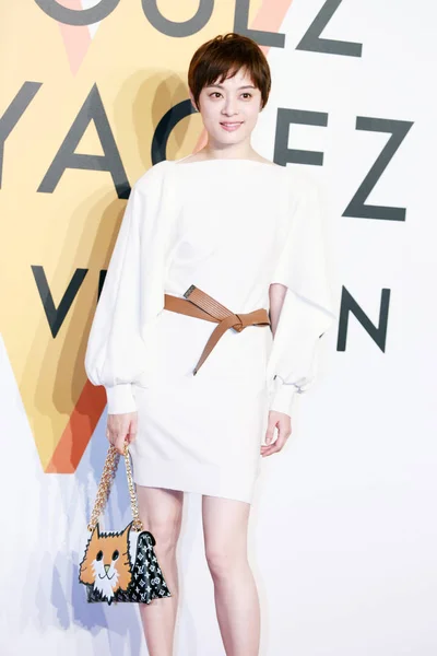 Actriz China Sun Posa Mientras Asiste Exposición Louis Vuitton Volez — Foto de Stock
