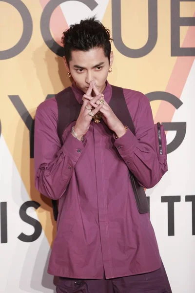 Cantante Actor Chino Kris Yifan Llega Exposición Louis Vuitton Volez —  Fotos de Stock