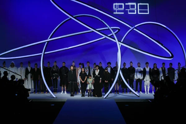 Modellen Weer Nieuwe Creaties Fashion Show Van Kyb Door Wang — Stockfoto