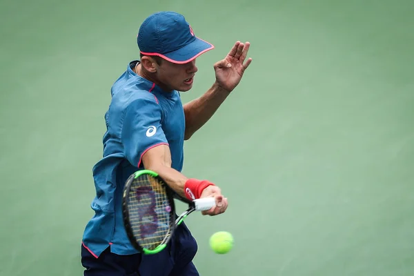 Alex Minaur Aus Australien Gibt Einen Schuss Vasek Pospisil Aus — Stockfoto