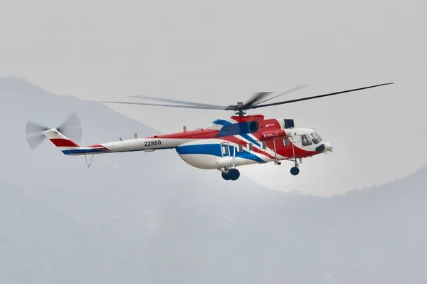 Helicóptero Multifunções 171A2 Russian Helicopters Voa Durante Uma Sessão Treinamento — Fotografia de Stock