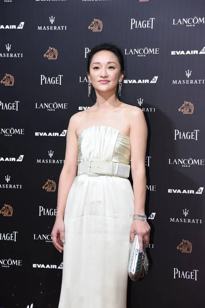 Китайська Актриса Чжоу Синь Прибуває Червоному Килимі Золоті Нагороди Коня — стокове фото