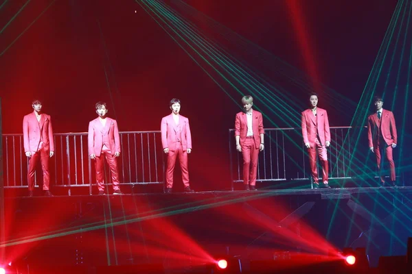 Les Membres Boys Band Sud Coréen Shinhwa Produisent Lors Concert — Photo