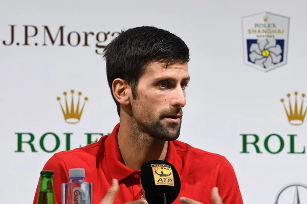 Estrela Sérvia Tênis Novak Djokovic Participa Uma Conferência Imprensa Segundo — Fotografia de Stock