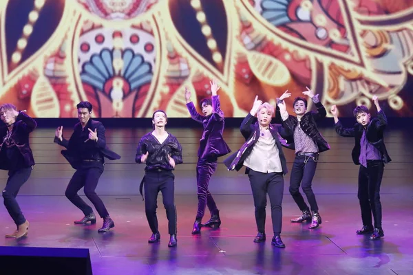 Medlemmar Sydkoreanska Pojke Gruppen Super Junior Utföra Showcase Deras Nya — Stockfoto