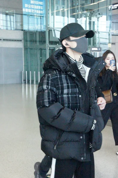 Cantante Jackson Yee Yangqianxi Del Grupo Chino Tfboys Llega Aeropuerto —  Fotos de Stock