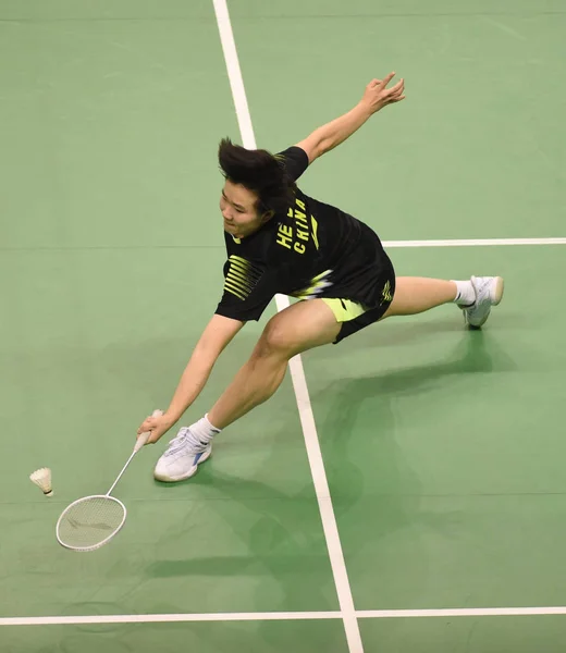 中国でヨネックス日の出香港オープン 2018 バドミントン選手権 2018 日の間に女子シングルスの第 回決勝戦で韓国の宋ジヒョンにショットを返します彼は中国の Bingjiao — ストック写真