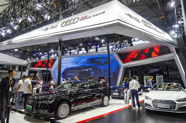 People Visit Stand Audi Shanghai Pudong International Automotive Exhibition 2018 — Stock Photo, Image