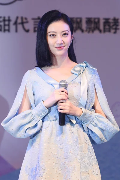中国女星天津出席中国酶品牌艾皮奥作为形象大使在中国上海举行的宣传活动 — 图库照片