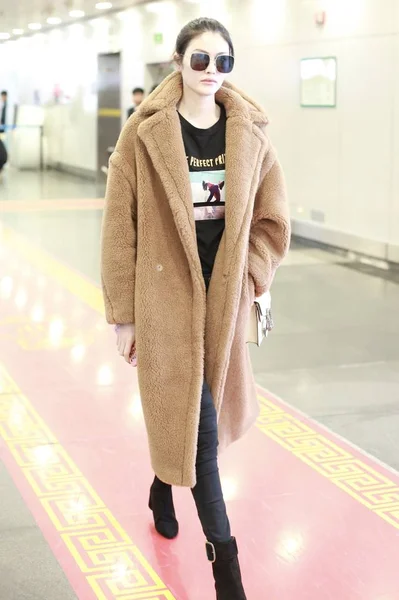 Supermodelo Chinês Sui Vestindo Max Mara Teddy Bear Icon Coat — Fotografia de Stock