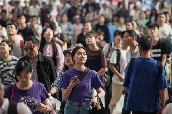 Chinese Tourists Passengers Wait Trains Week Long National Day Holiday — Stock Photo, Image