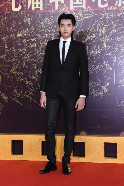 Chiński Aktor Piosenkarz Kris Lub Yifan Stwarza Przybywa Czerwonym Dywanie — Zdjęcie stockowe