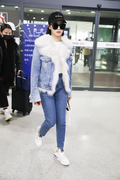 Chinese Actress Singer Victoria Song Song Qian Arrives Shanghai Hongqiao — Stock Photo, Image